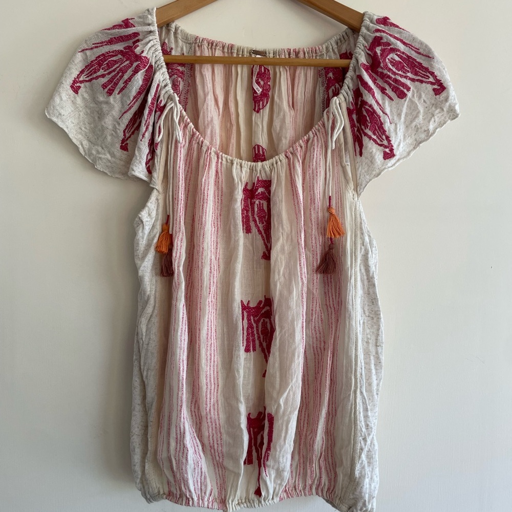 Free People Pukka tee in sand embroidered flowy blouse size Medium